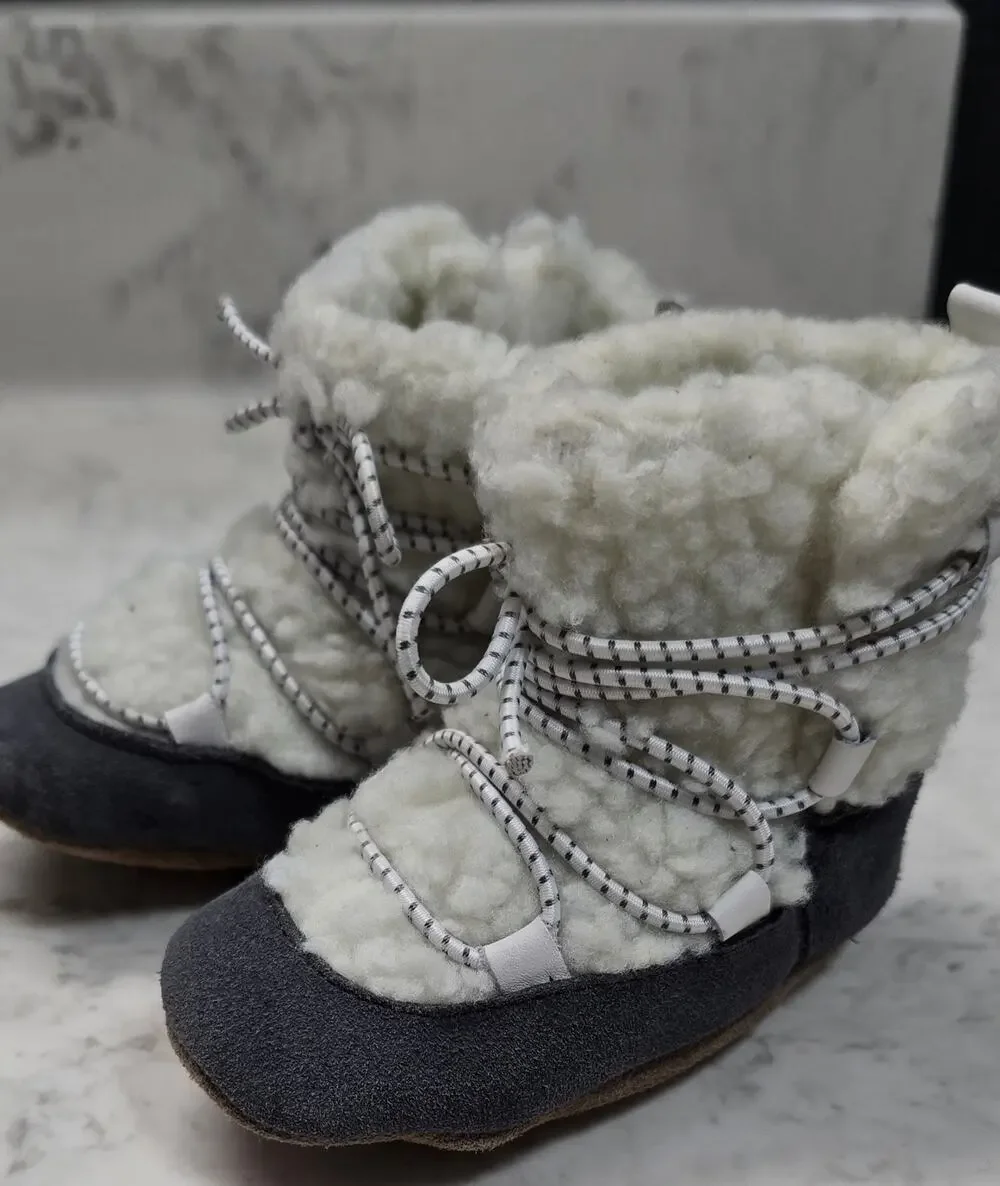 Robeez Faux-fur/lace up/winter boots/Charcoal sherpa/ size 1